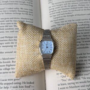 Vintage 80s Retro Seiko Womens Wind-Up Watch with Removable Links Silver & Blue